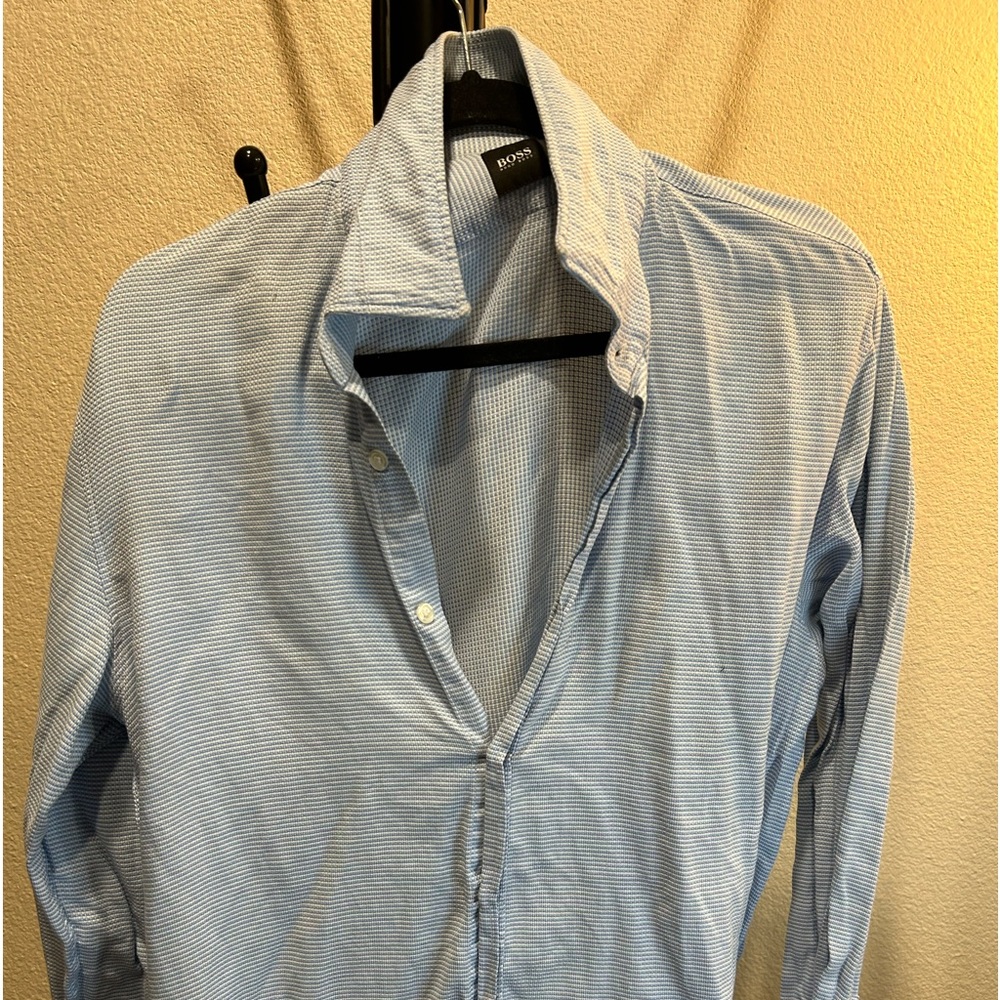 HUGO BOSS blue and white woven button top. FREE SHIPPING! 🚀